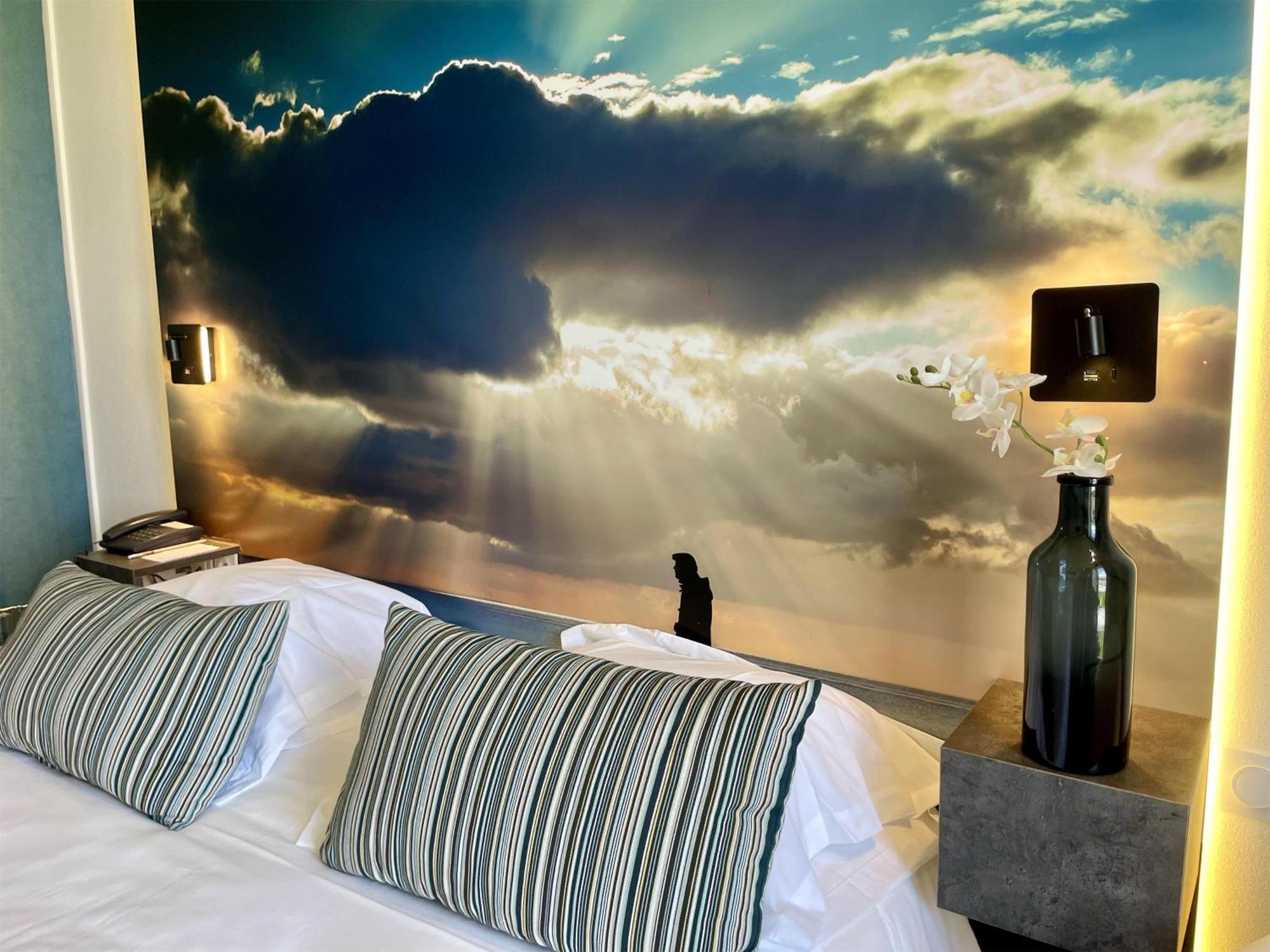 Western Arthotel